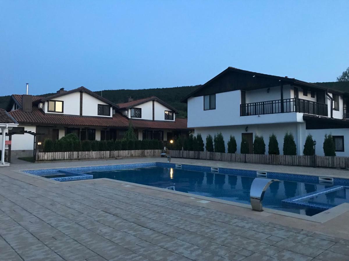 Guest House Bukor Shtepi Mandrica Exterior foto
